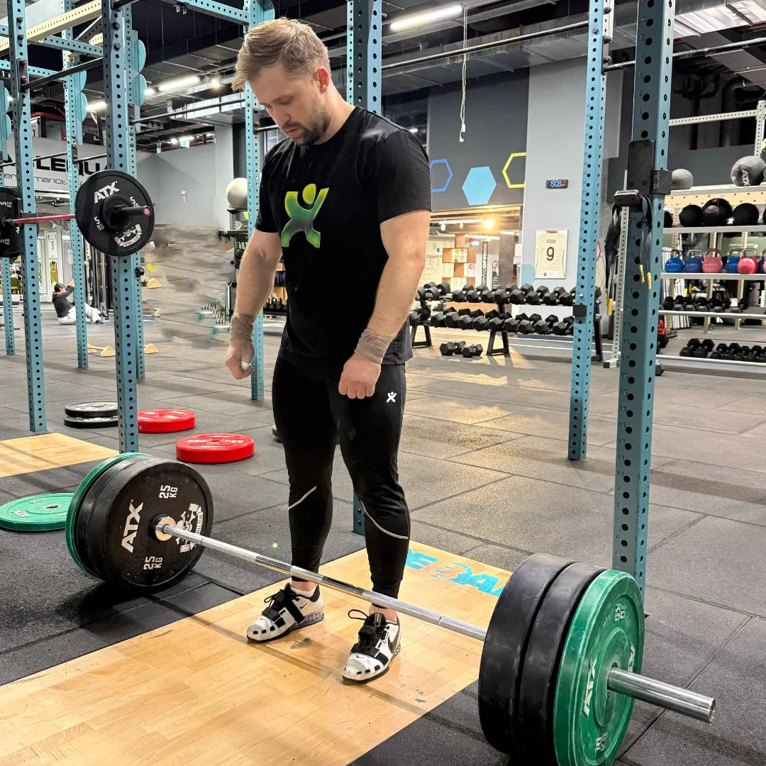 Gabriel Sincraian wearing Super Weightlifting Second Pull Tights during clean — premium weightlifting gear made in Romania.